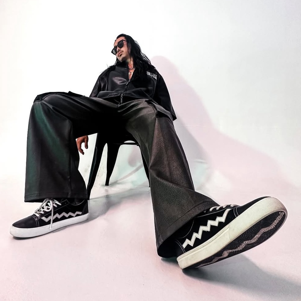 Men's Black Zigzag Canvas Sneakers - Classic Casual Skate Shoes